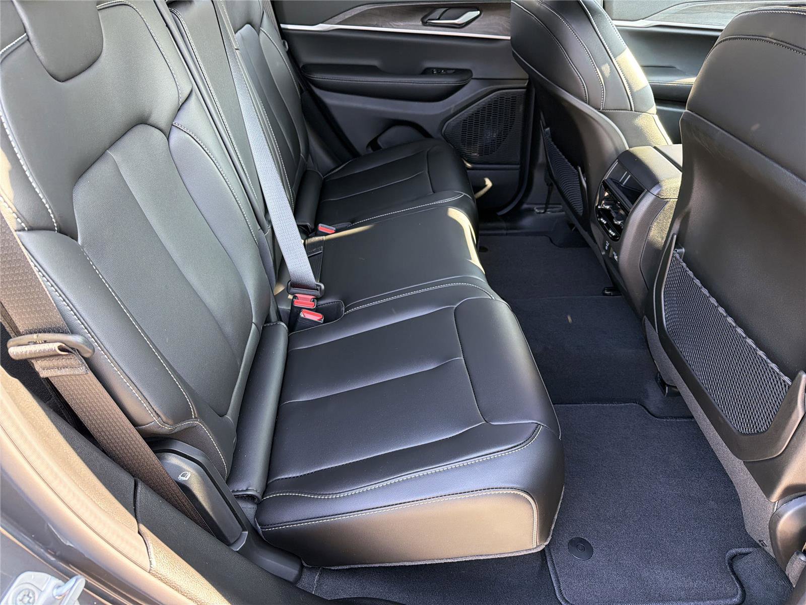 New 2025 Jeep Grand Cherokee Limited image 15