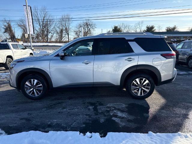 Certified 2025 Nissan Pathfinder SL image 6