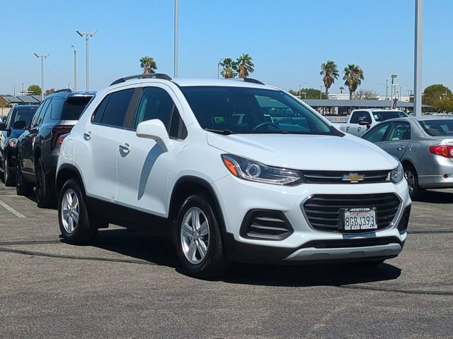 Used 2018 Chevrolet Trax LT w/ LT Convenience Package FWD image 2