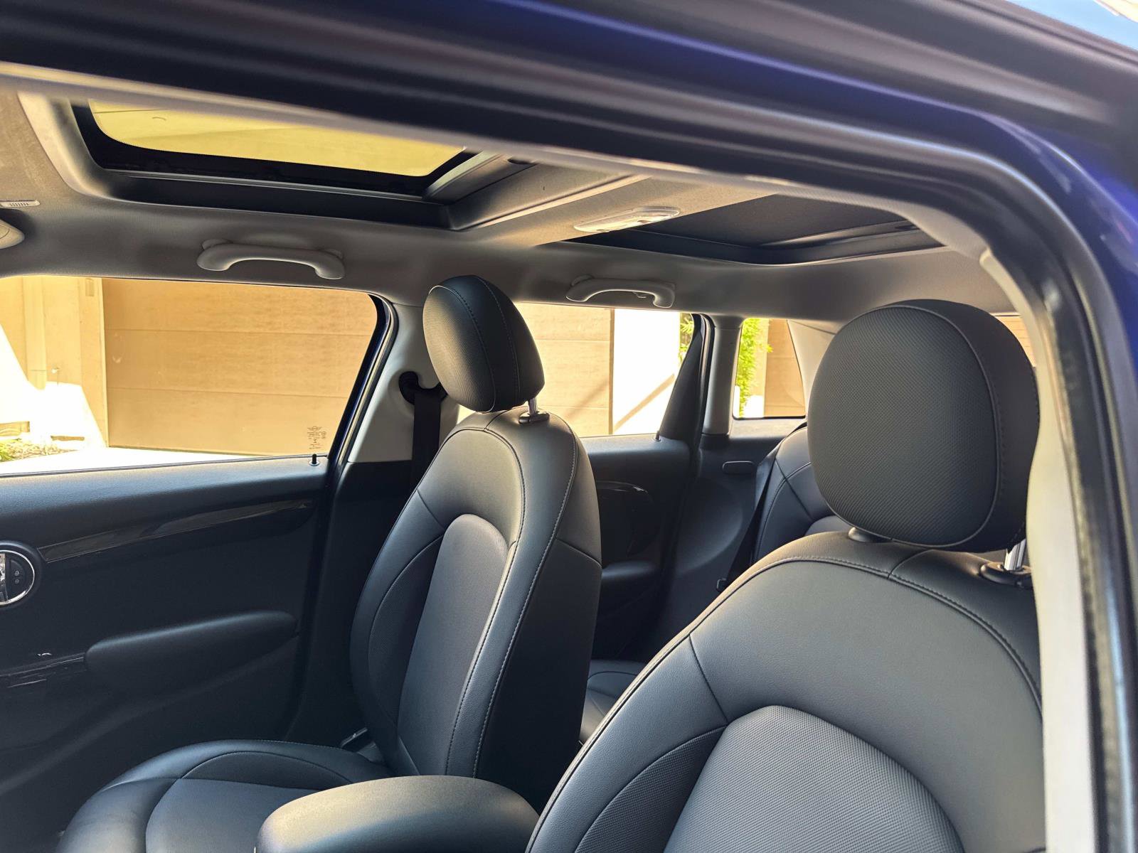 Used 2019 MINI Cooper 4-Door Hardtop w/ Signature Upholstery Package image 10