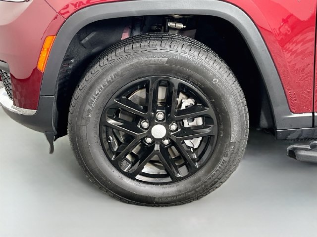 Used 2023 Jeep Grand Cherokee L Laredo w/ Luxury Tech Group I AWD/4WD image 27