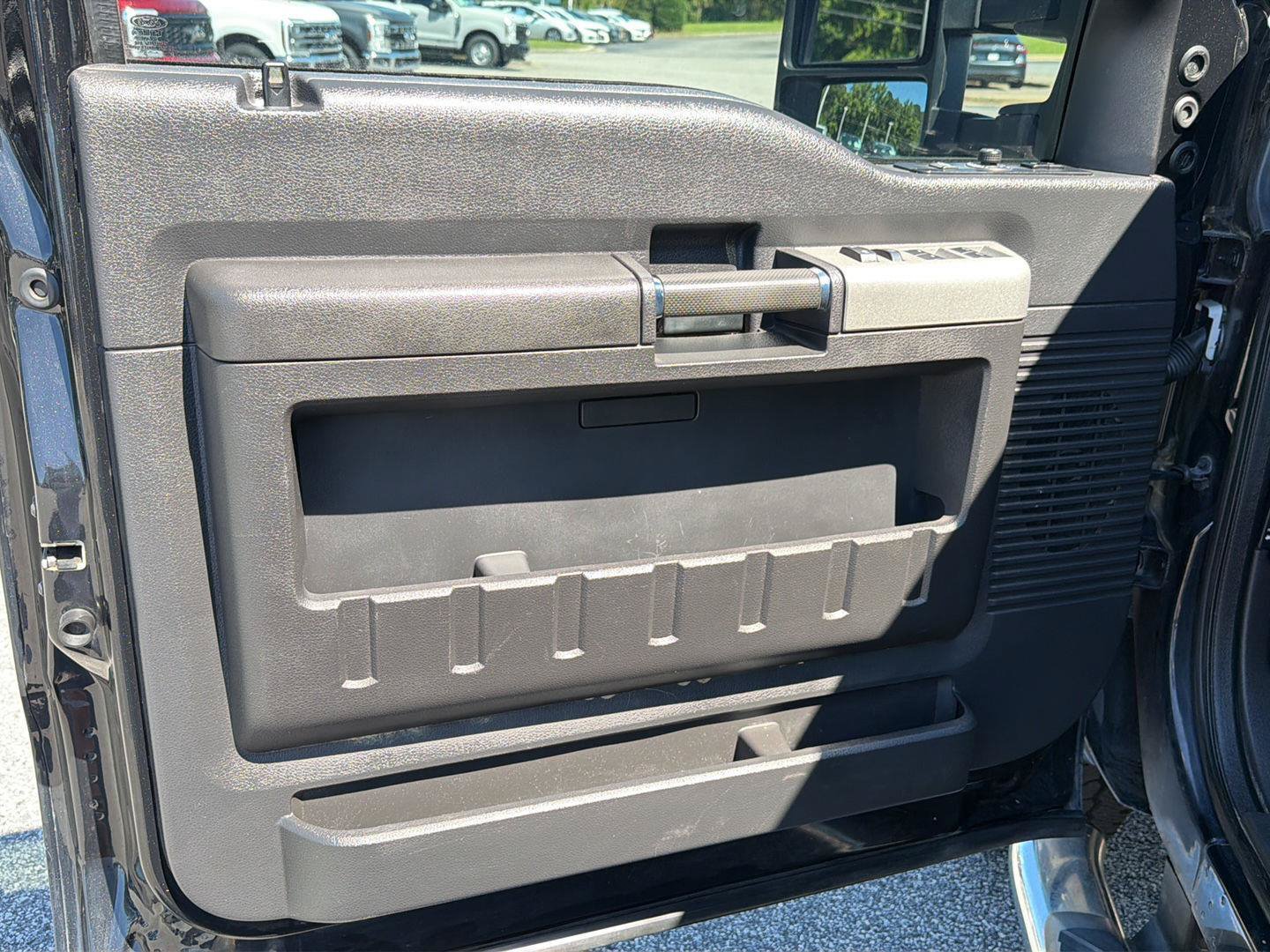 Used 2015 Ford F250 Lariat w/ Lariat Interior Package AWD/4WD image 16
