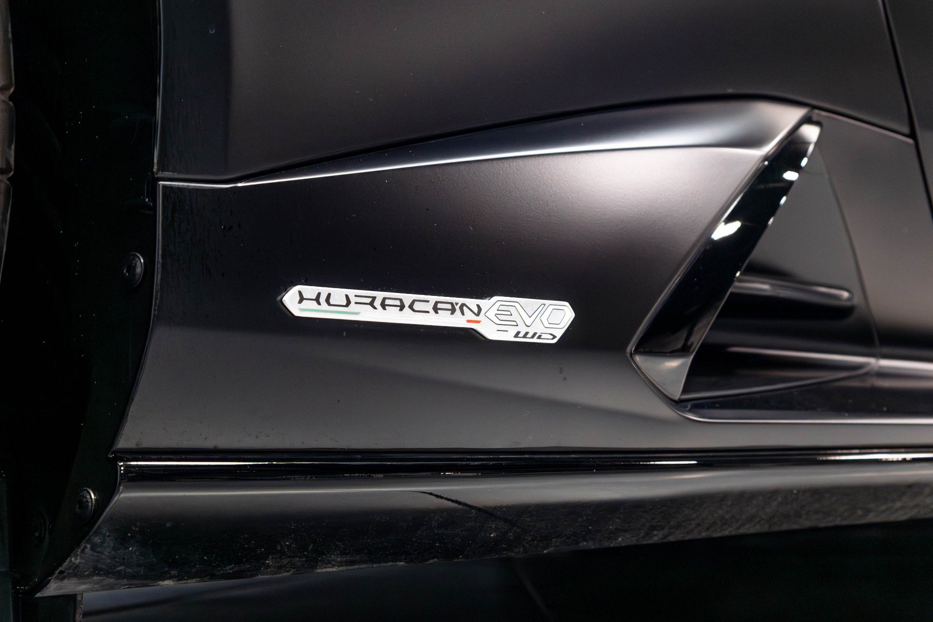 Used 2021 Lamborghini Huracan EVO RWD image 49