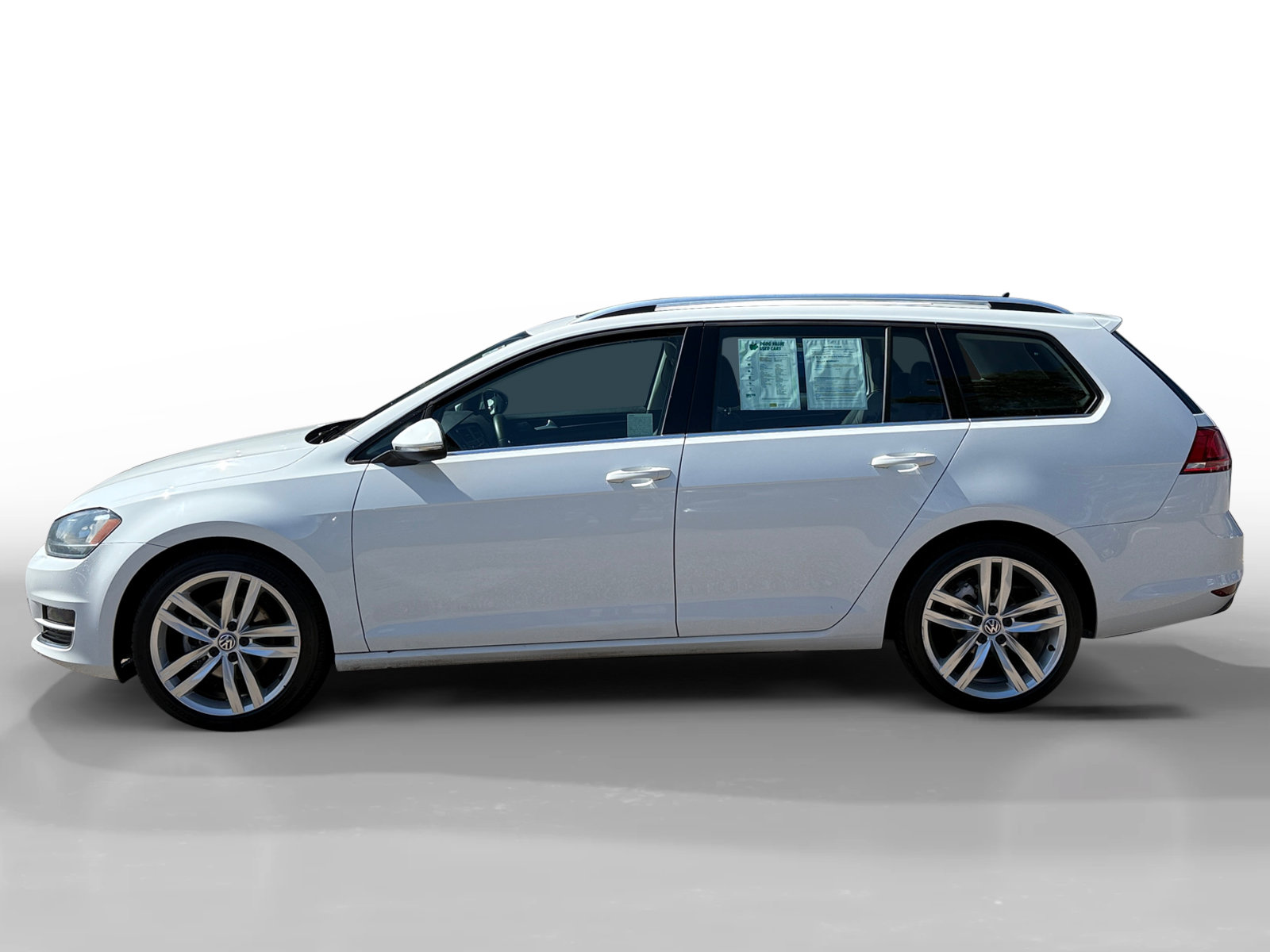 Used 2015 Volkswagen Golf TDI SEL w/ Lighting Package (SEL) FWD image 2