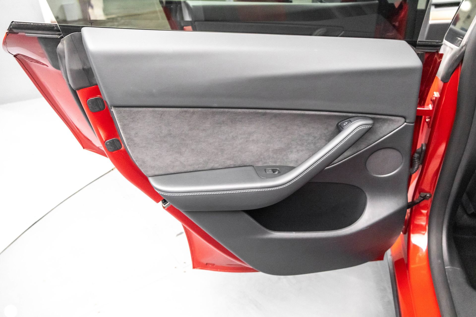 Used 2022 Tesla Model Y Long Range image 30