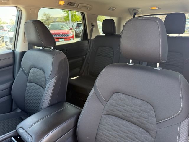 Used 2025 Nissan Pathfinder SV image 13