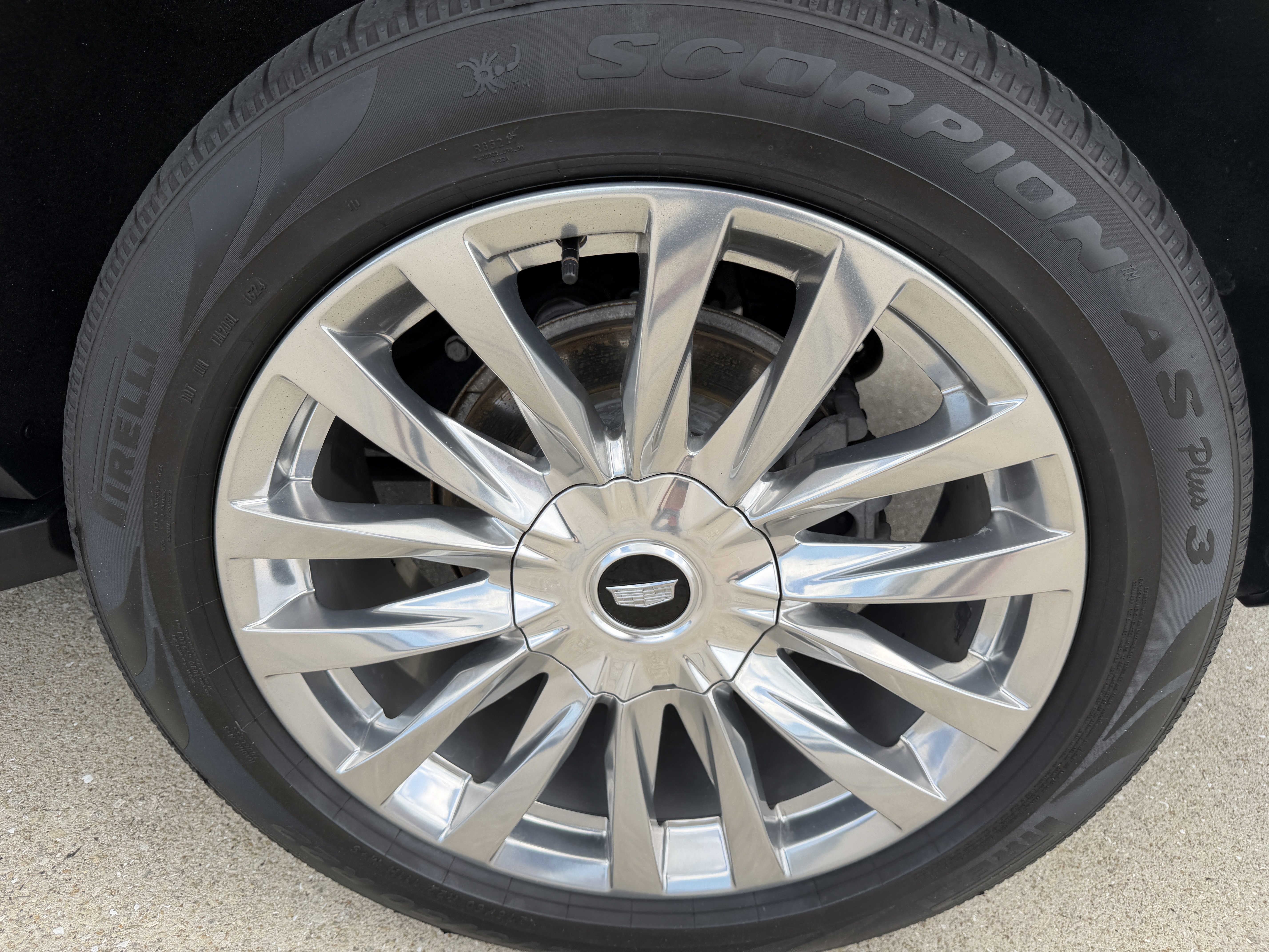 Used 2022 Cadillac Escalade Premium Luxury RWD image 34