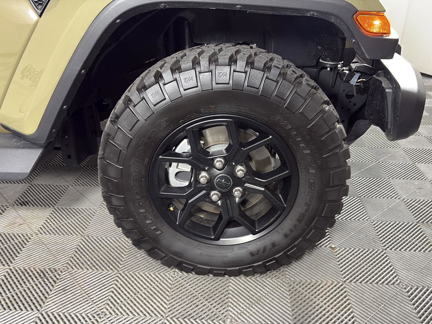 Used 2025 Jeep Gladiator Sport image 11