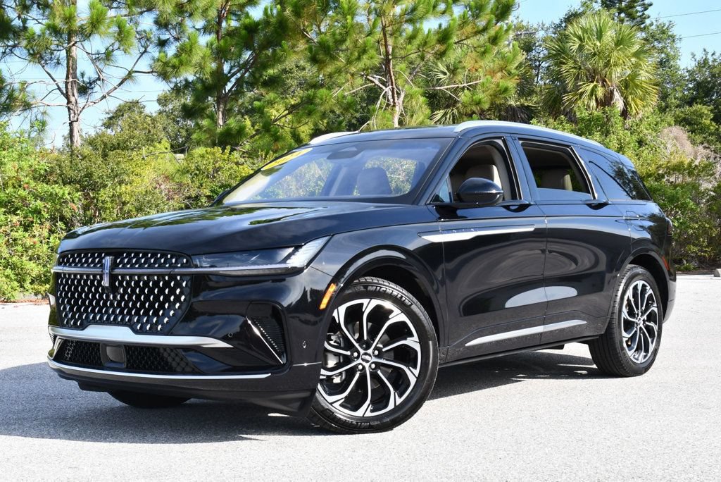 Used 2024 Lincoln Nautilus Reserve w/ Equipment Group 203A AWD/4WD image 23