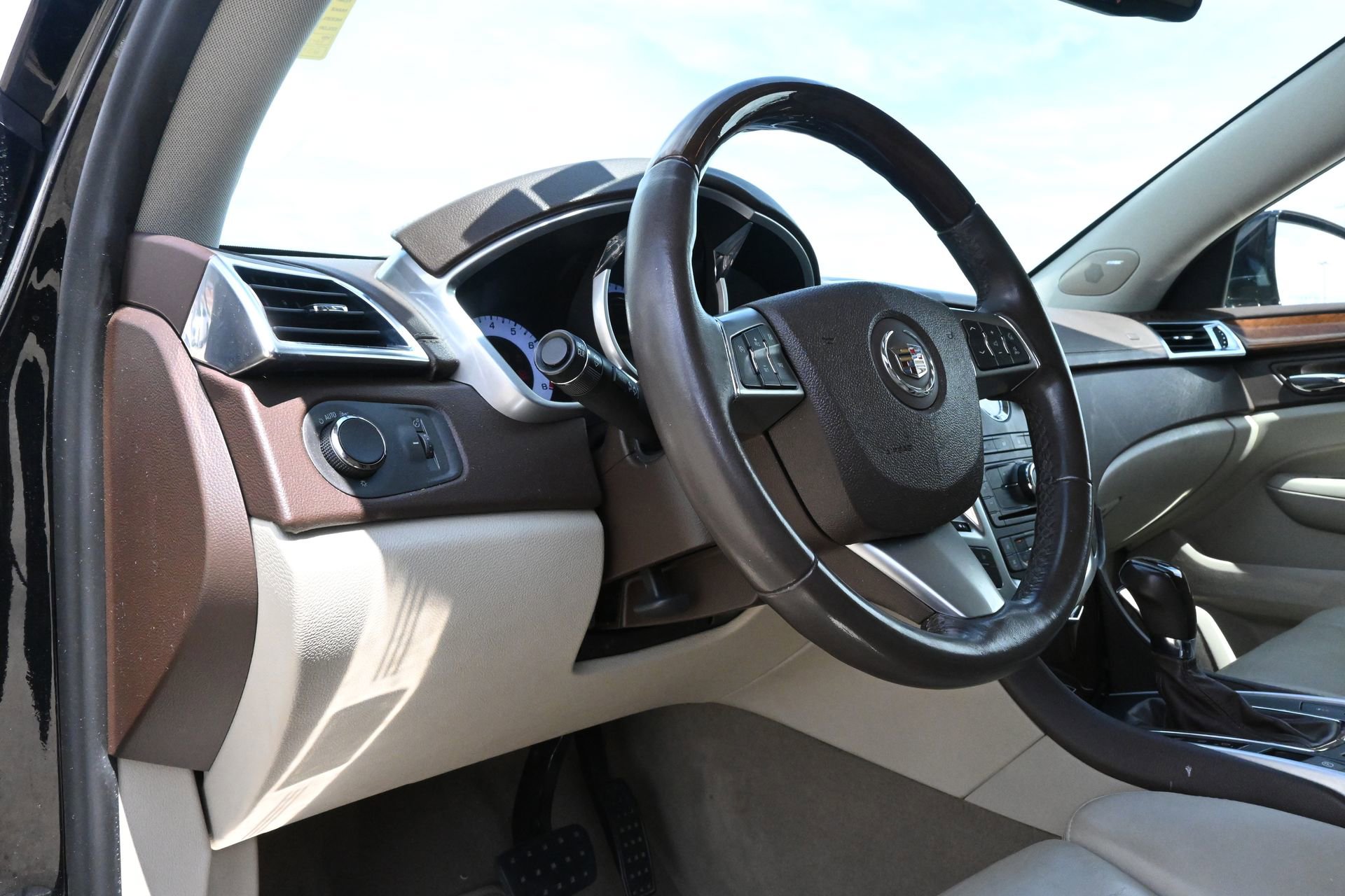 Used 2011 Cadillac SRX Luxury FWD image 15