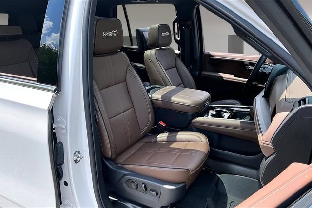 Used 2025 Chevrolet Tahoe High Country AWD/4WD image 28