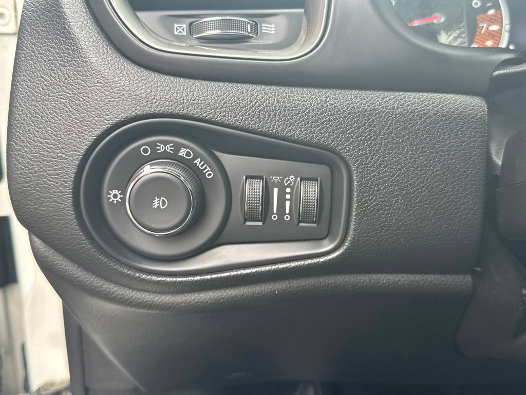 Used 2020 Jeep Renegade Limited w/ UConnect 8.4 Nav Group AWD/4WD image 40