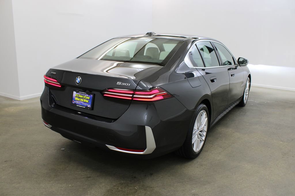 Used 2024 BMW 530i w/ Convenience Package image 4