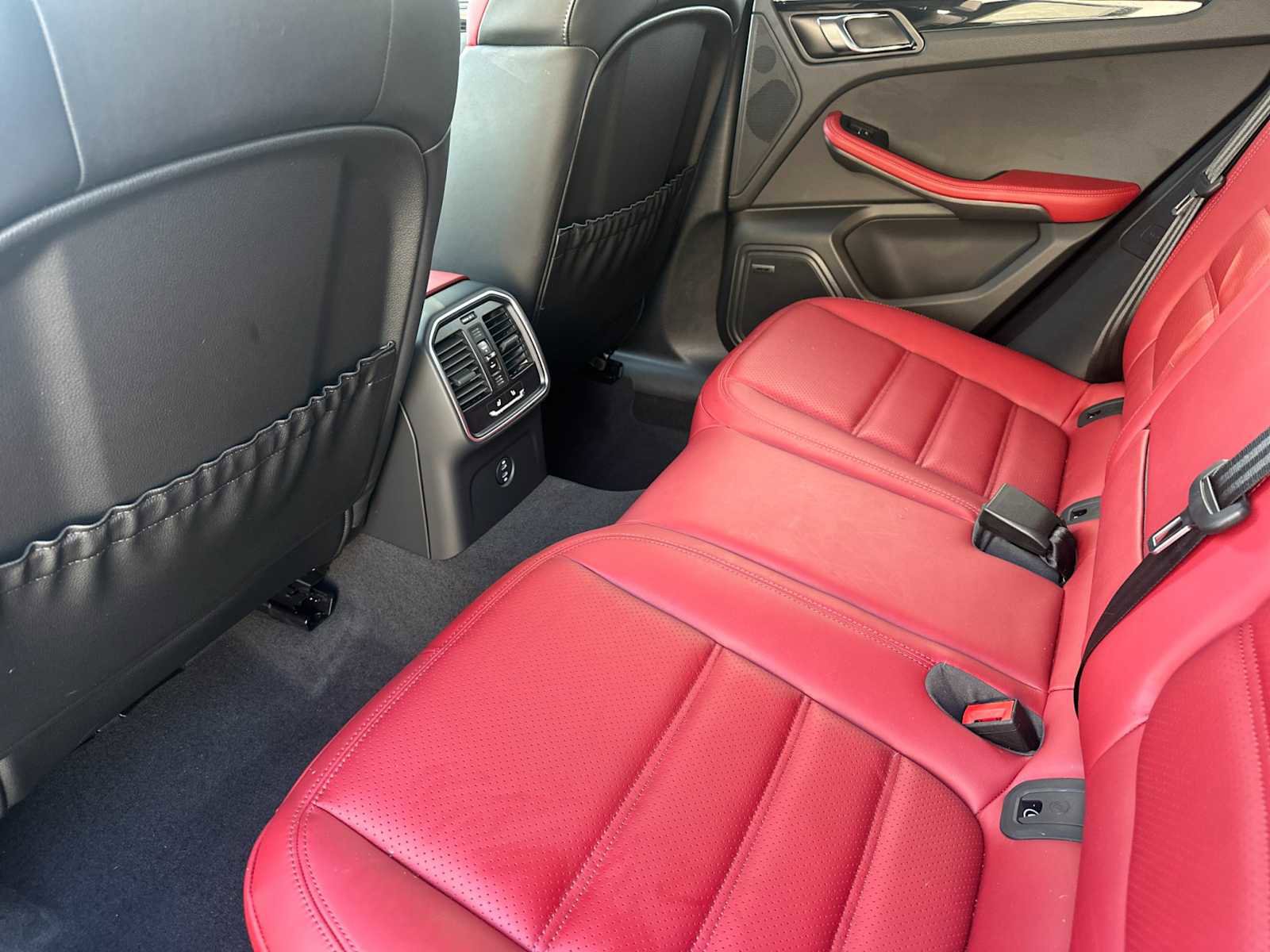 Used 2025 Porsche Macan Turbo image 14