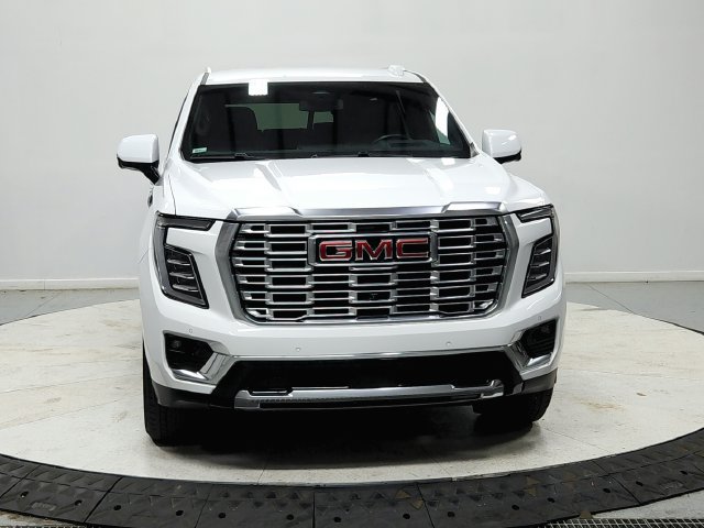 Used 2025 GMC Yukon Denali RWD image 3
