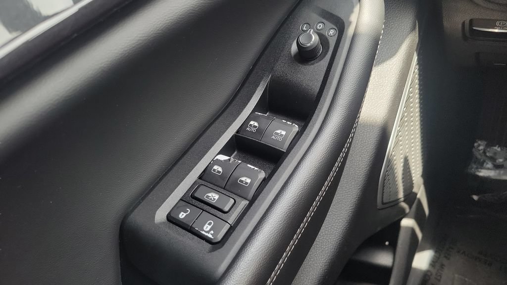 Used 2022 Jeep Grand Cherokee L Laredo w/ Luxury Tech Group I RWD image 18