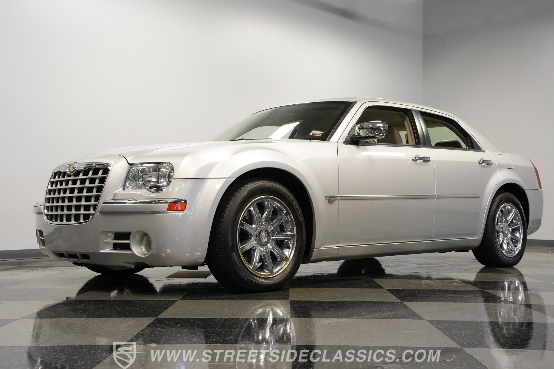 Used 2005 Chrysler 300 C w/ Navigation & Sound Group II image 21
