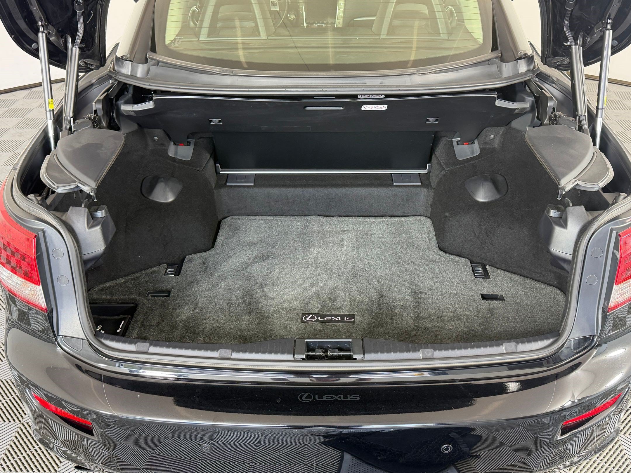 Used 2014 Lexus IS 250C w/ Luxury Package RWD image 22
