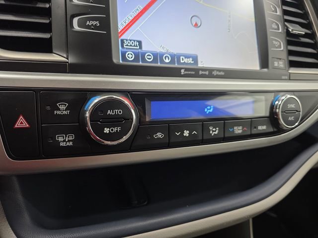 Used 2018 Toyota Highlander XLE AWD/4WD image 23