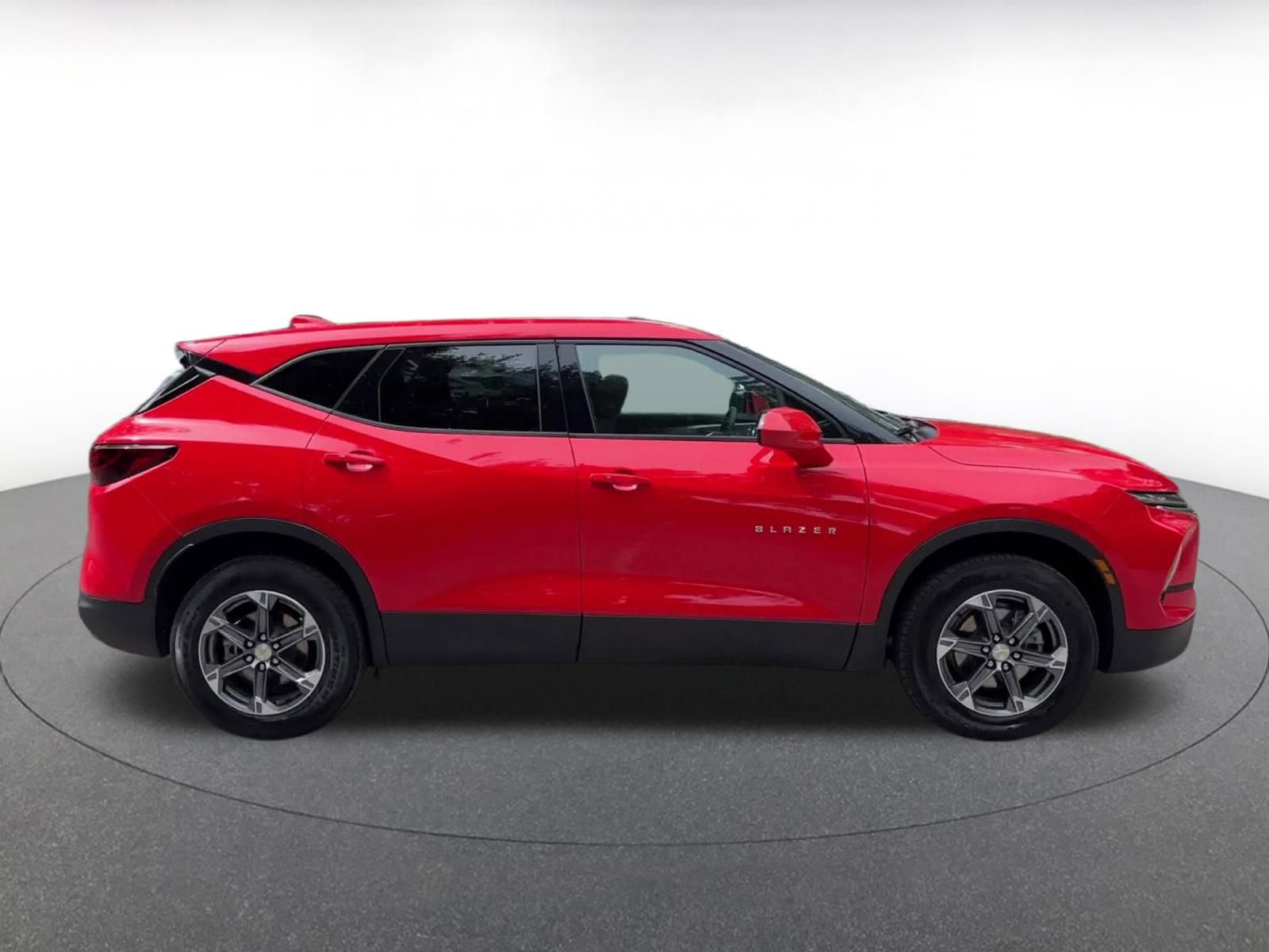 Used 2025 Chevrolet Blazer LT FWD image 16