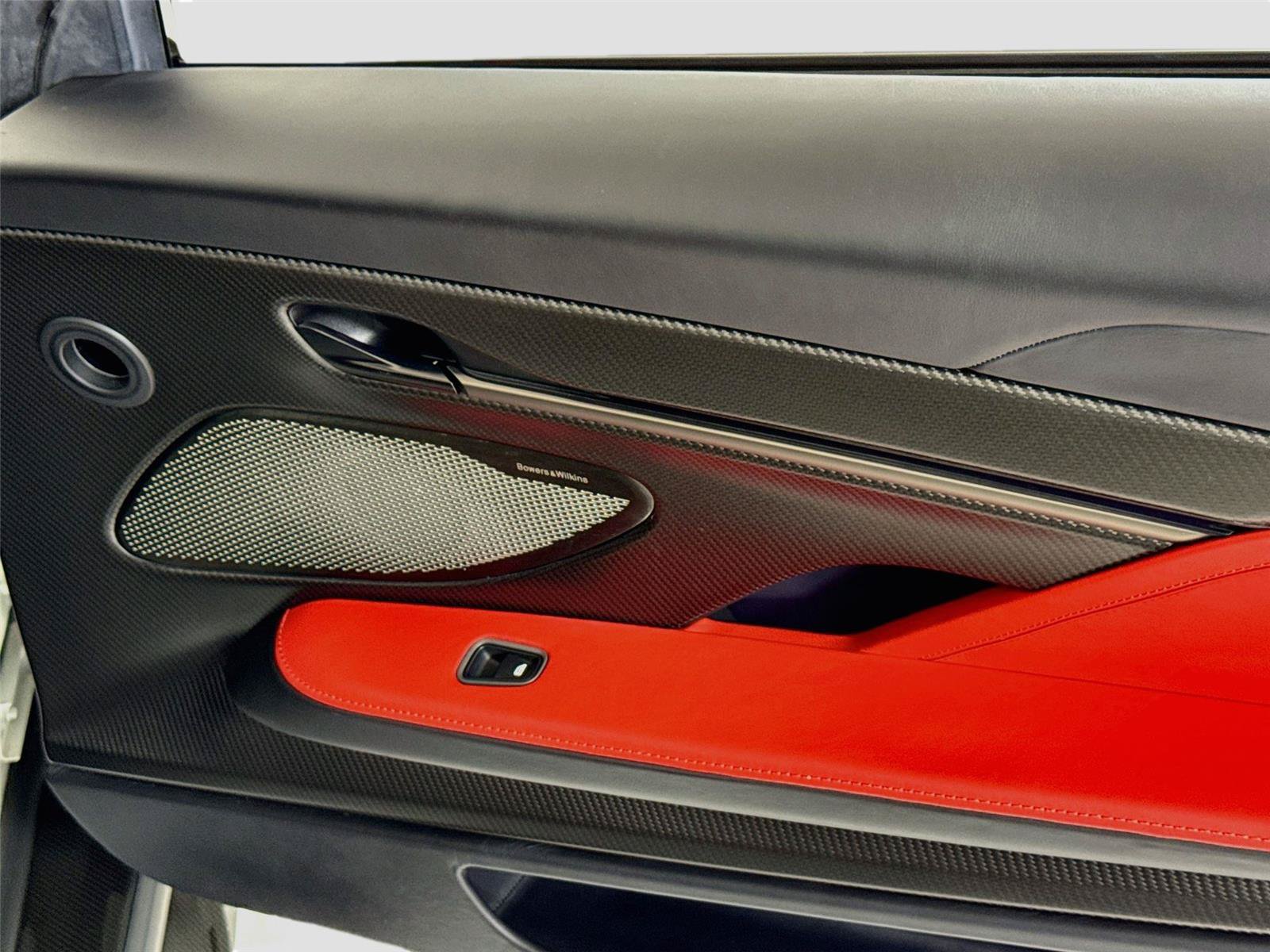 Used 2025 Aston Martin Vanquish RWD image 28