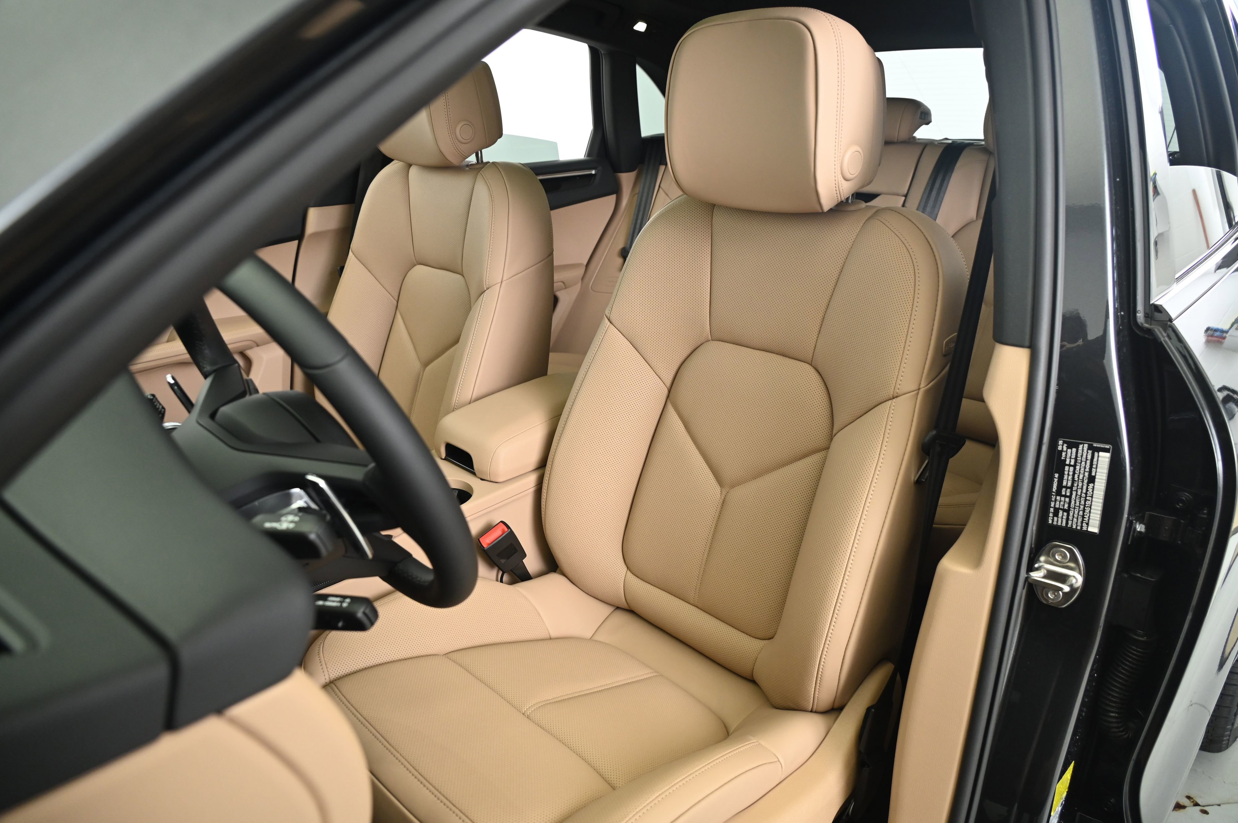 Certified 2025 Porsche Macan image 38