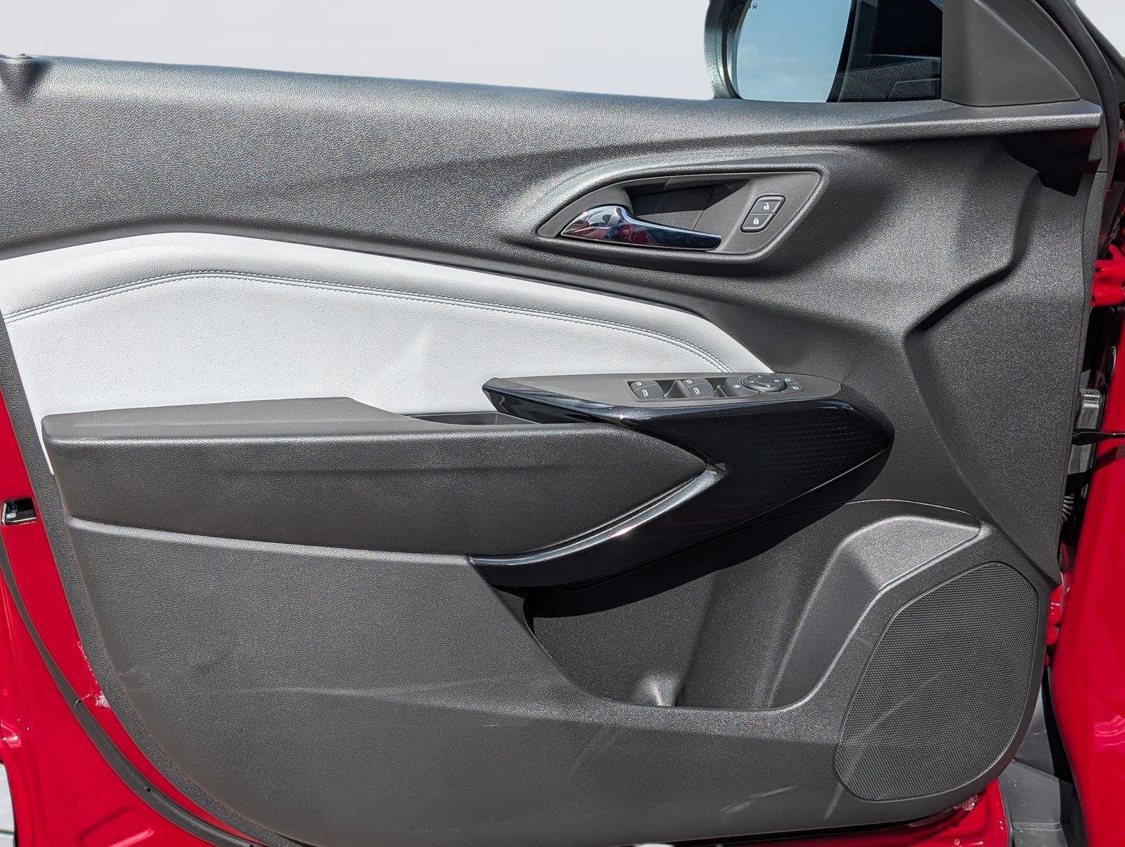 New 2026 Chevrolet Trax LT w/ Sunroof Package FWD image 10