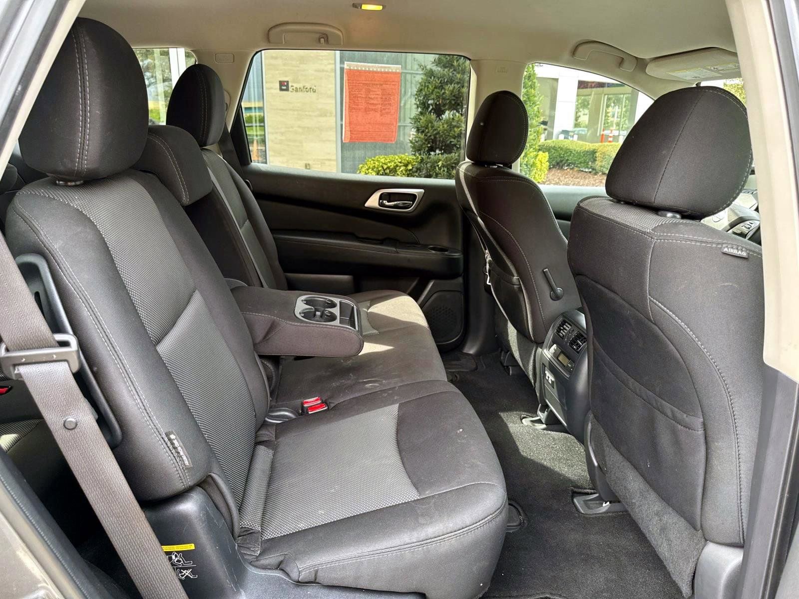 Used 2020 Nissan Pathfinder SV image 18