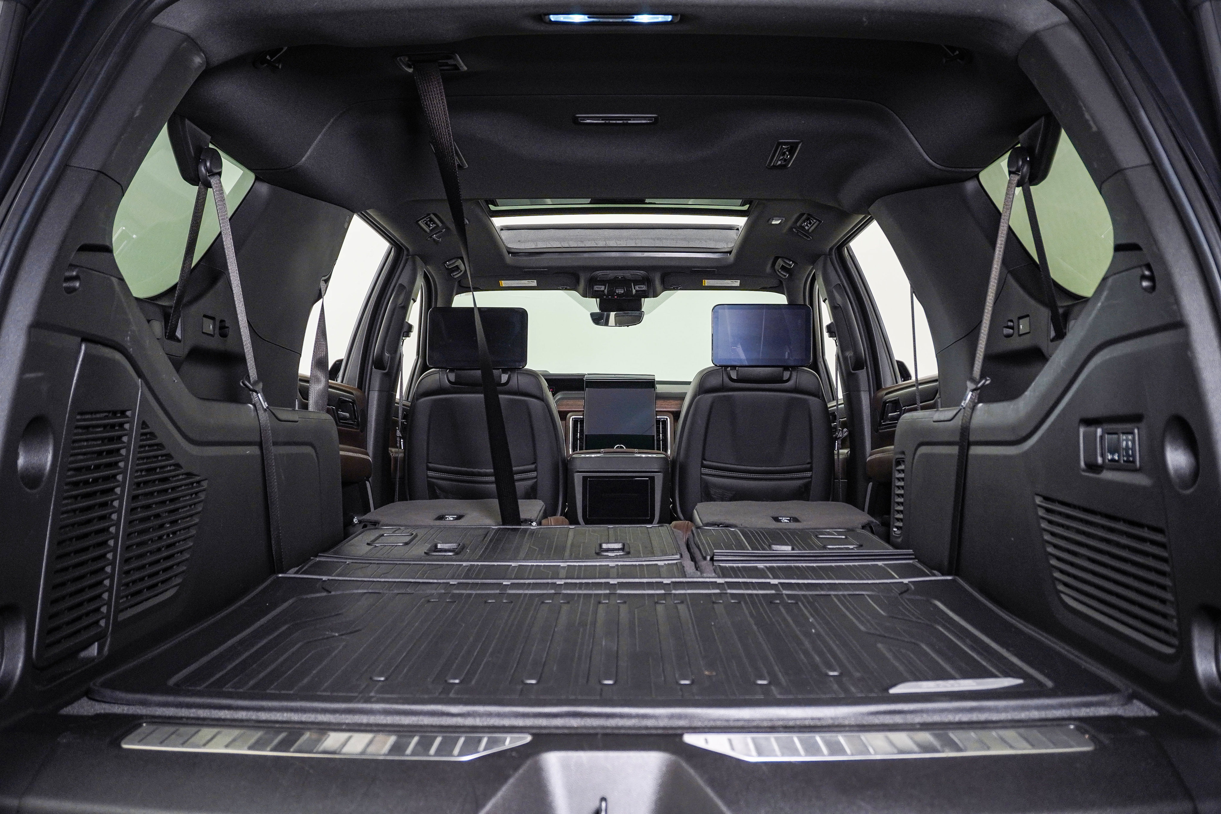 Used 2025 GMC Yukon XL Denali Ultimate w/ LPO, Floor Liner Package AWD/4WD image 33