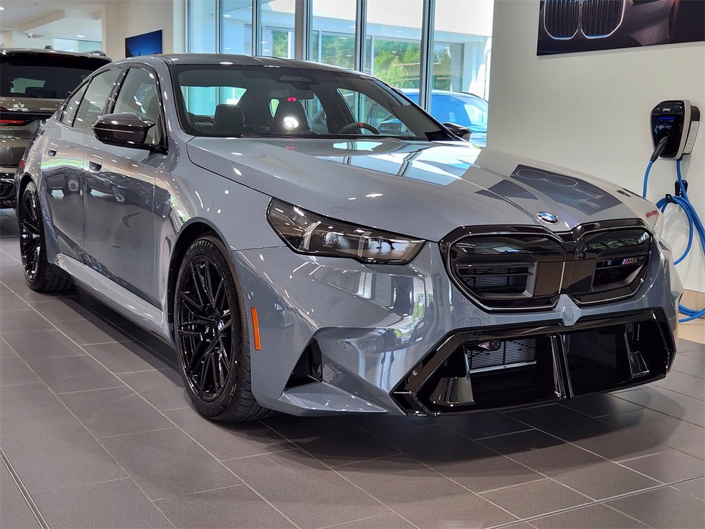 New 2026 BMW M5 w/ Carbon Package image 3