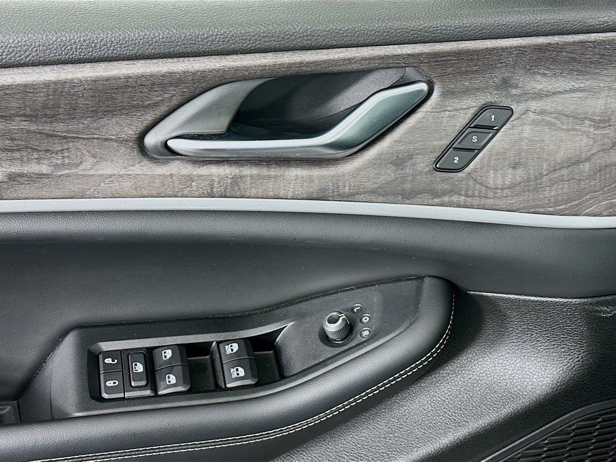 Used 2023 Jeep Grand Cherokee L Limited w/ Trailer Tow Group (B) image 15