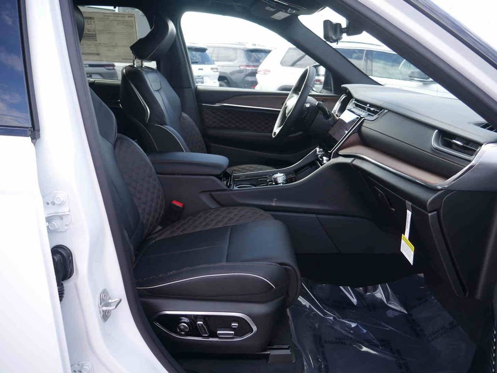 New 2025 Jeep Grand Cherokee Summit w/ Adv Protech Group IV image 22