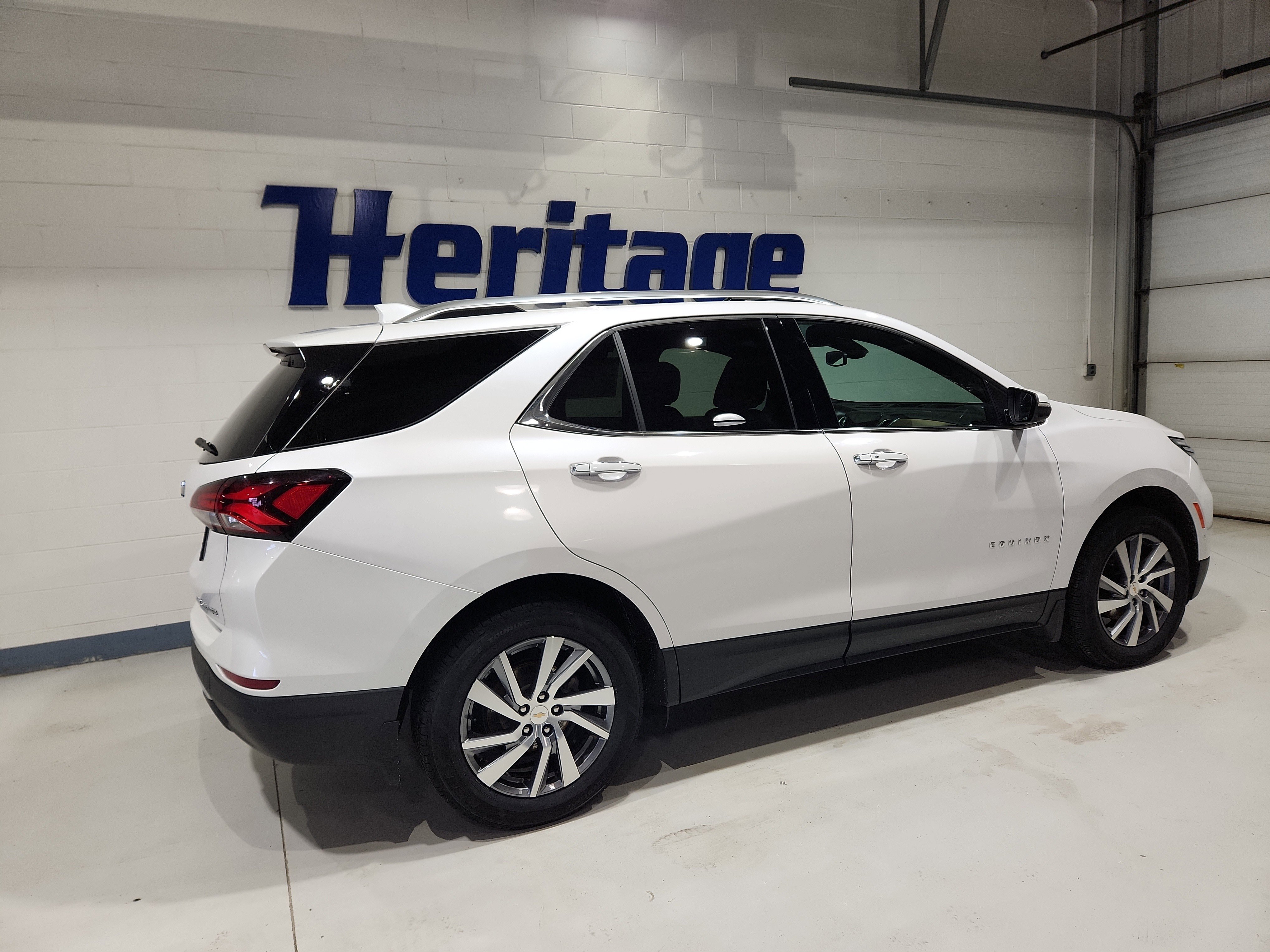 Used 2023 Chevrolet Equinox Premier image 26