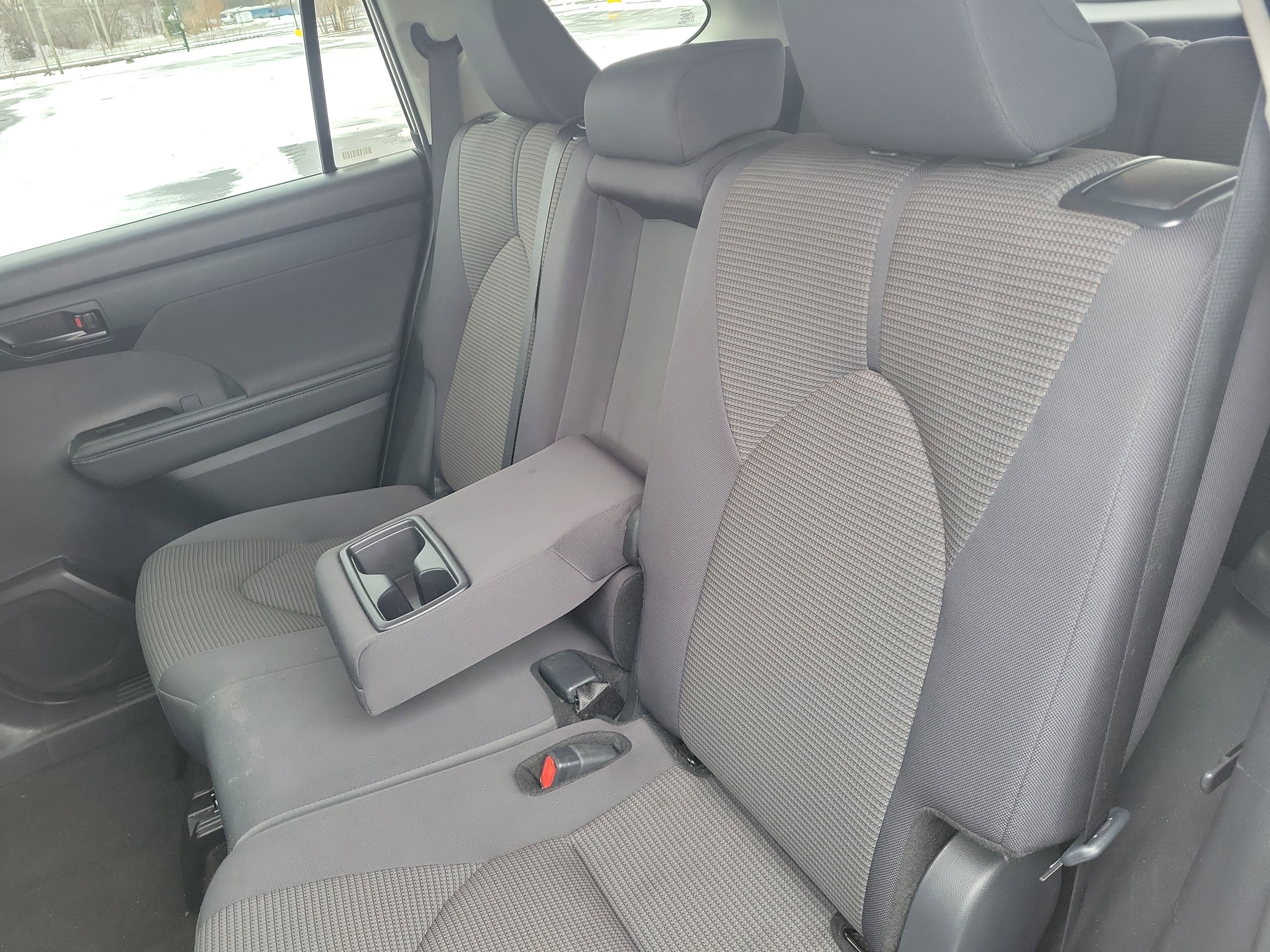 Used 2024 Toyota Highlander LE image 12