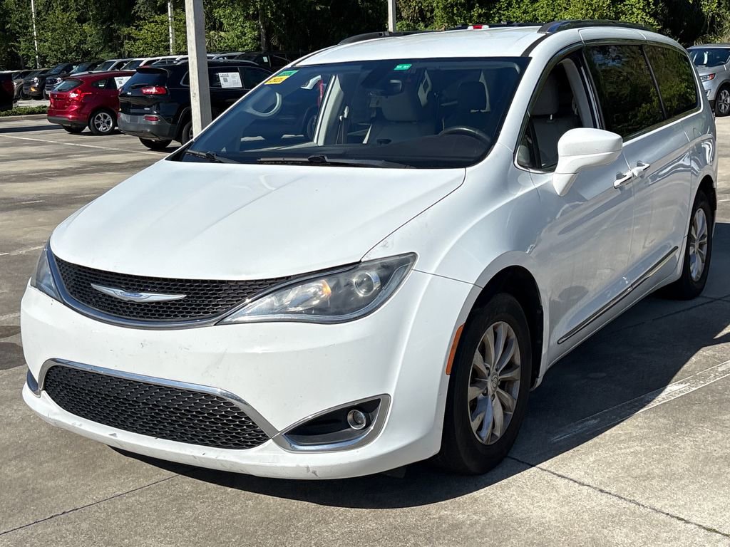 Used 2018 Chrysler Pacifica Touring-L FWD image 9