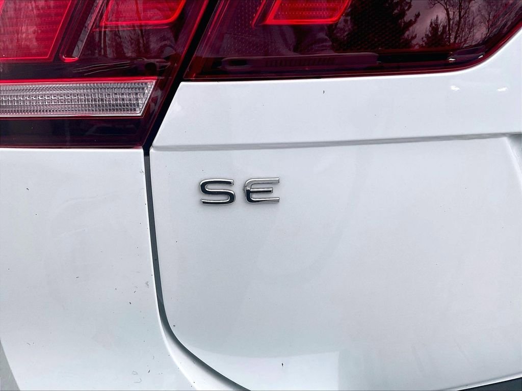 Used 2023 Volkswagen Tiguan SE R-Line AWD/4WD image 28