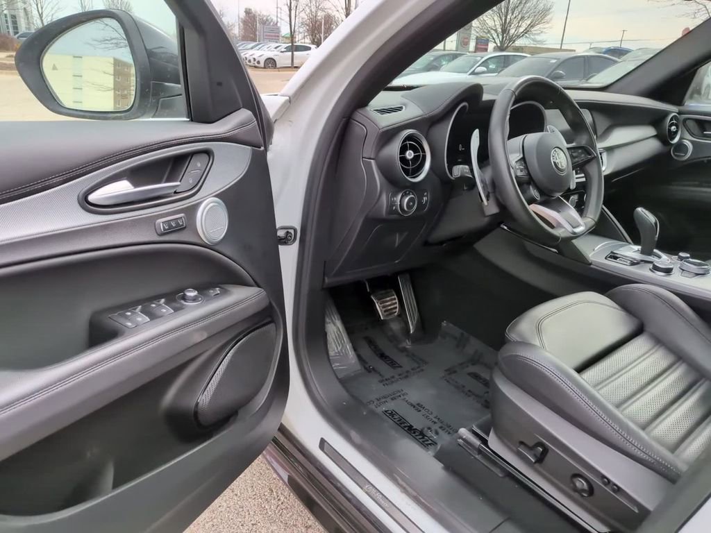 Used 2024 Alfa Romeo Stelvio Veloce image 19