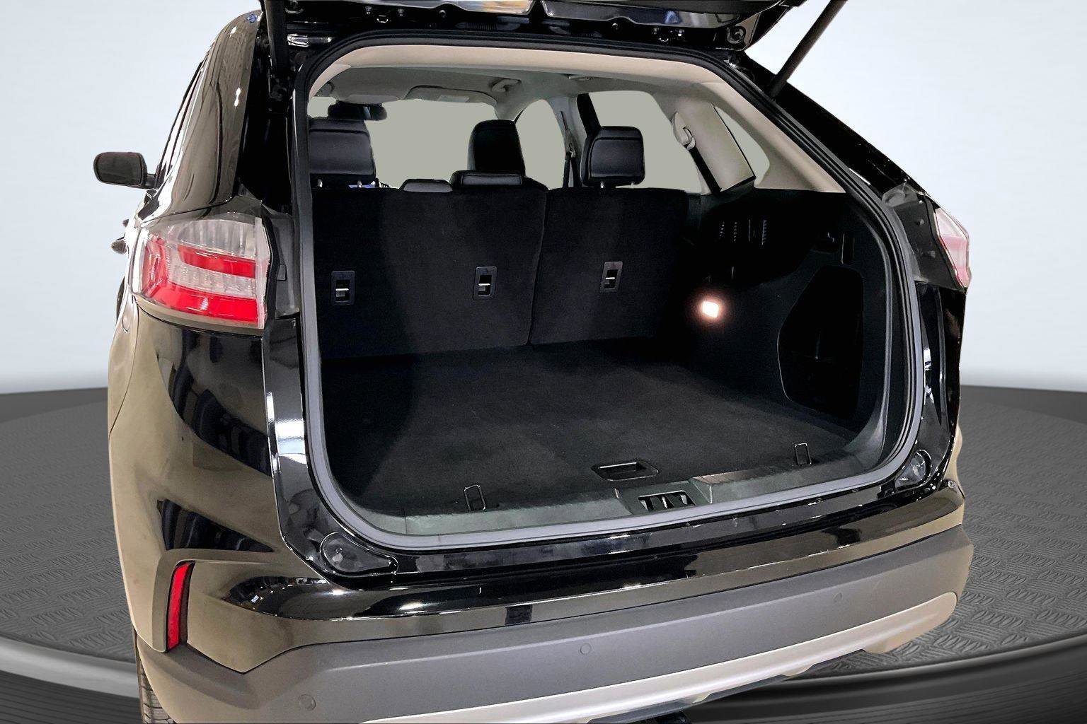 Used 2024 Ford Edge SEL w/ Convenience Package image 5