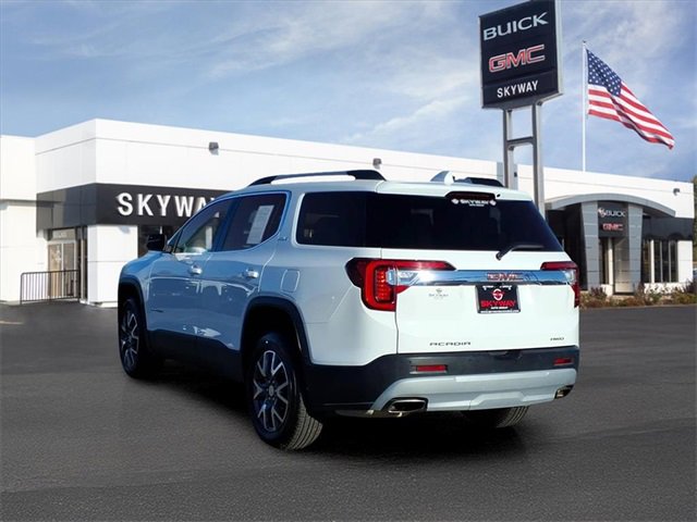 Used 2023 GMC Acadia SLT image 3