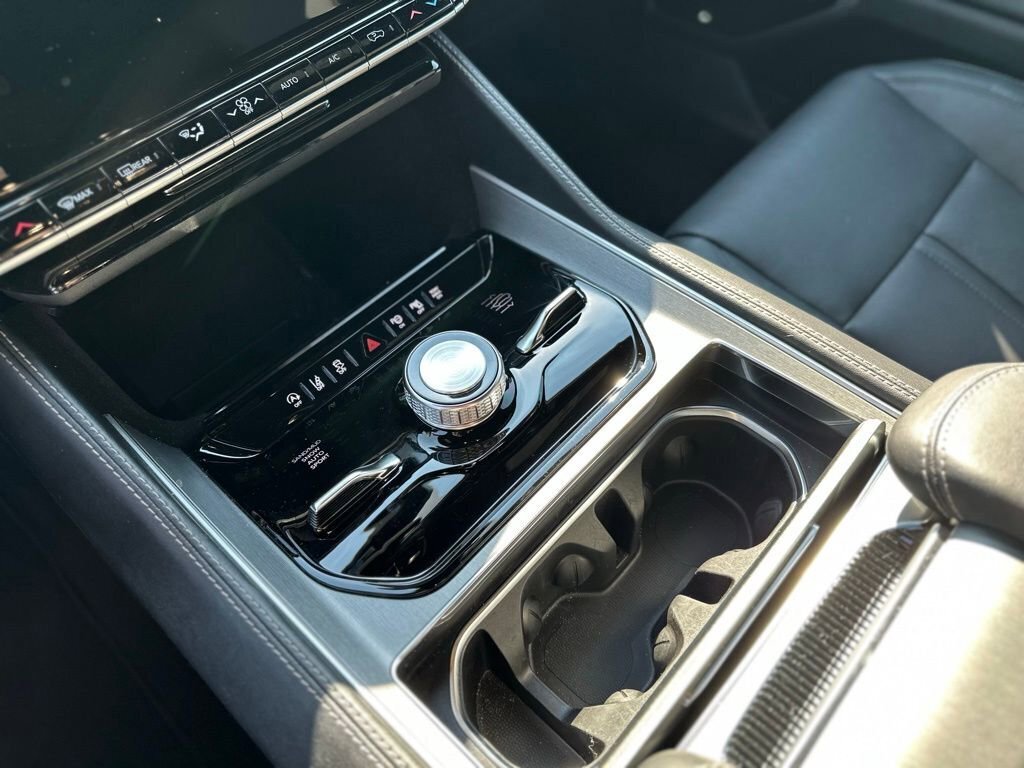 New 2025 Jeep Wagoneer Series III w/ Premium Group I image 23