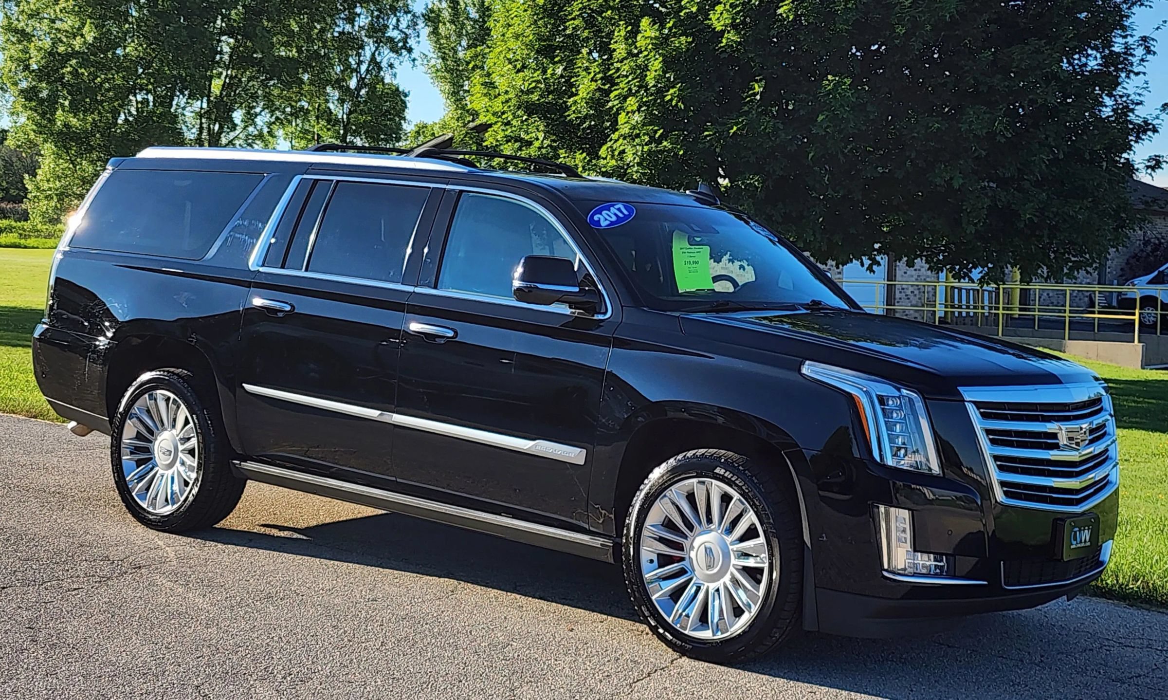 Used 2017 Cadillac Escalade ESV Platinum AWD/4WD image 2