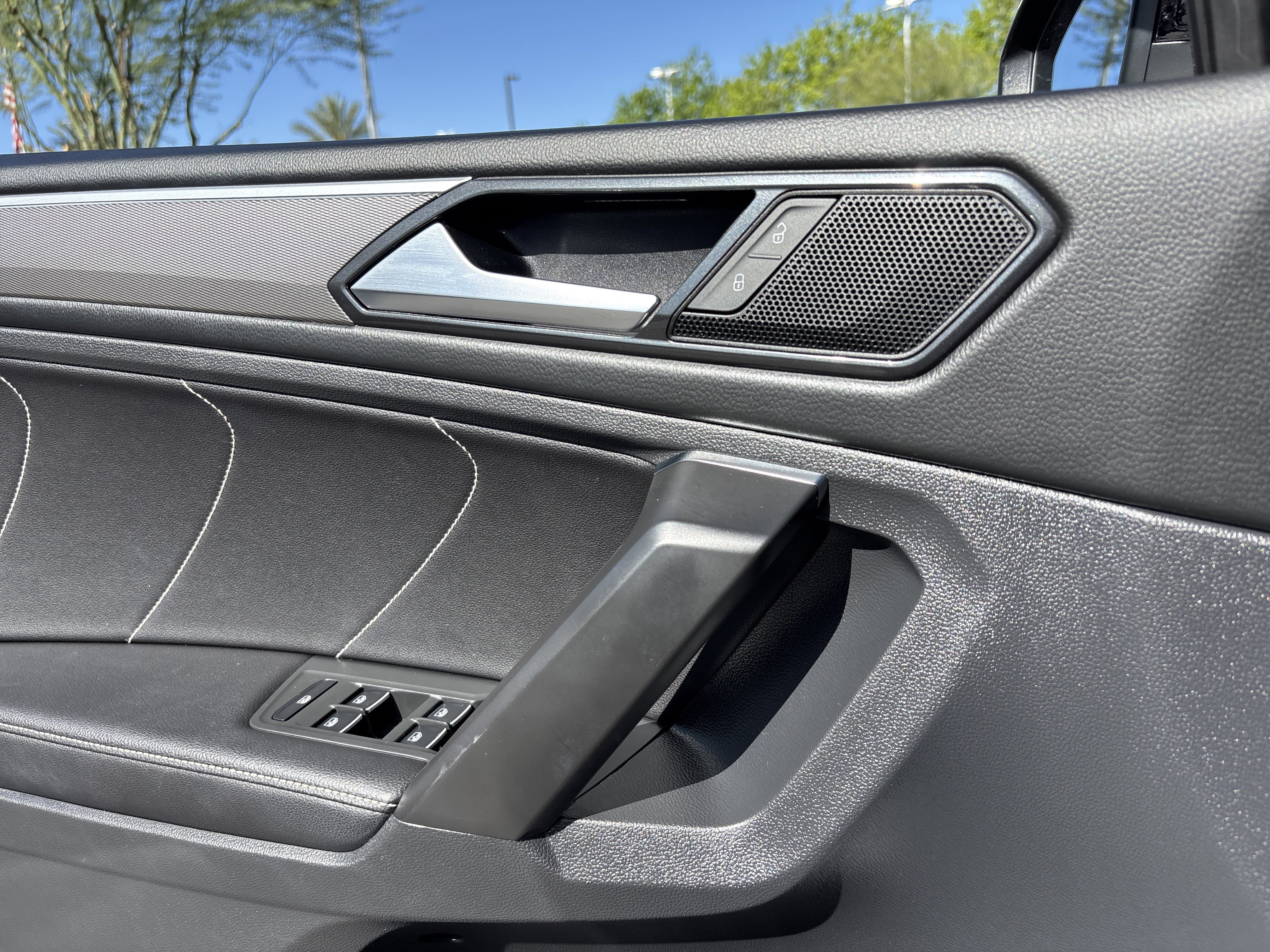 Used 2022 Volkswagen Tiguan SE R-Line image 20