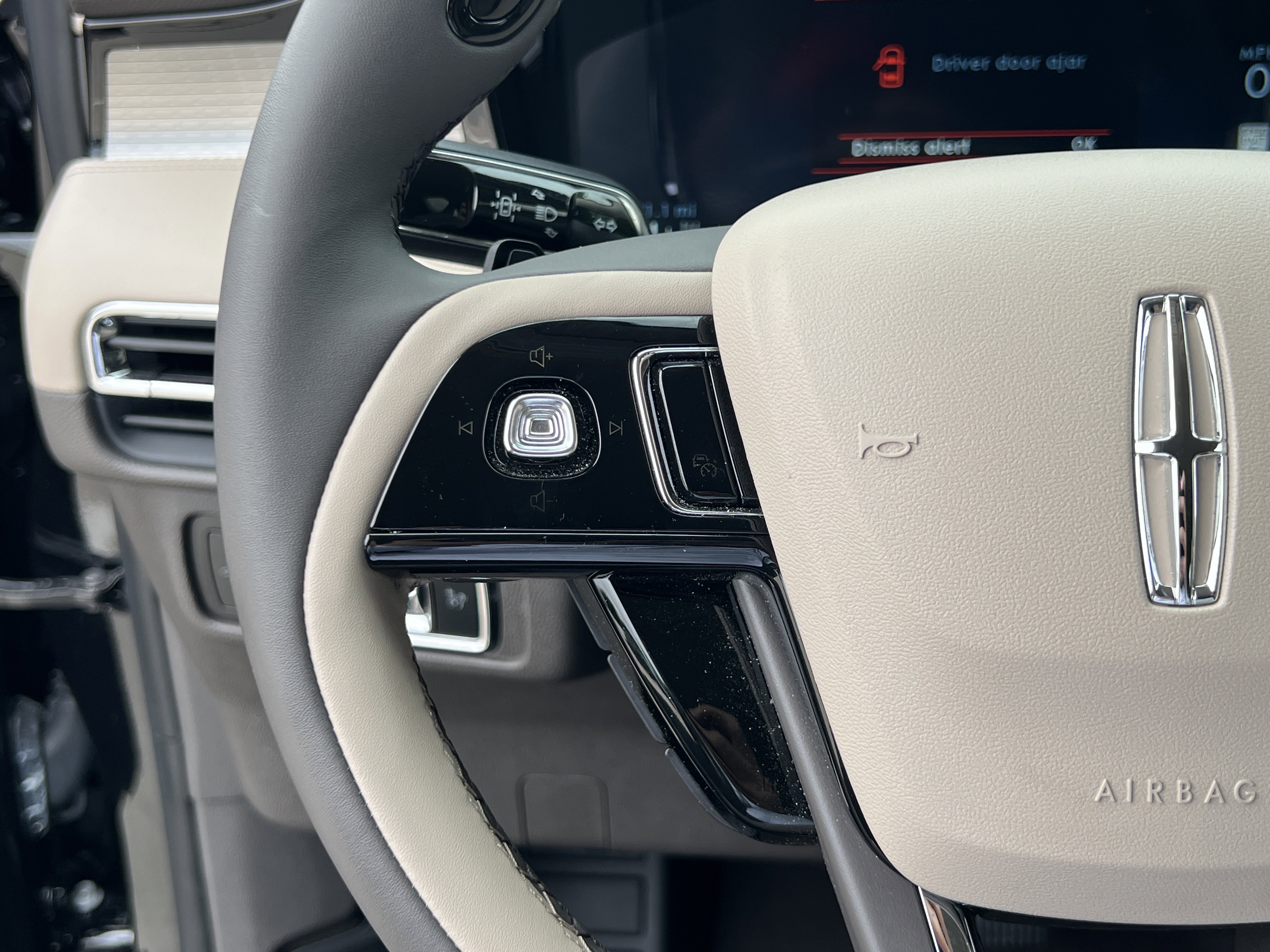 Certified 2024 Lincoln Corsair FWD image 16
