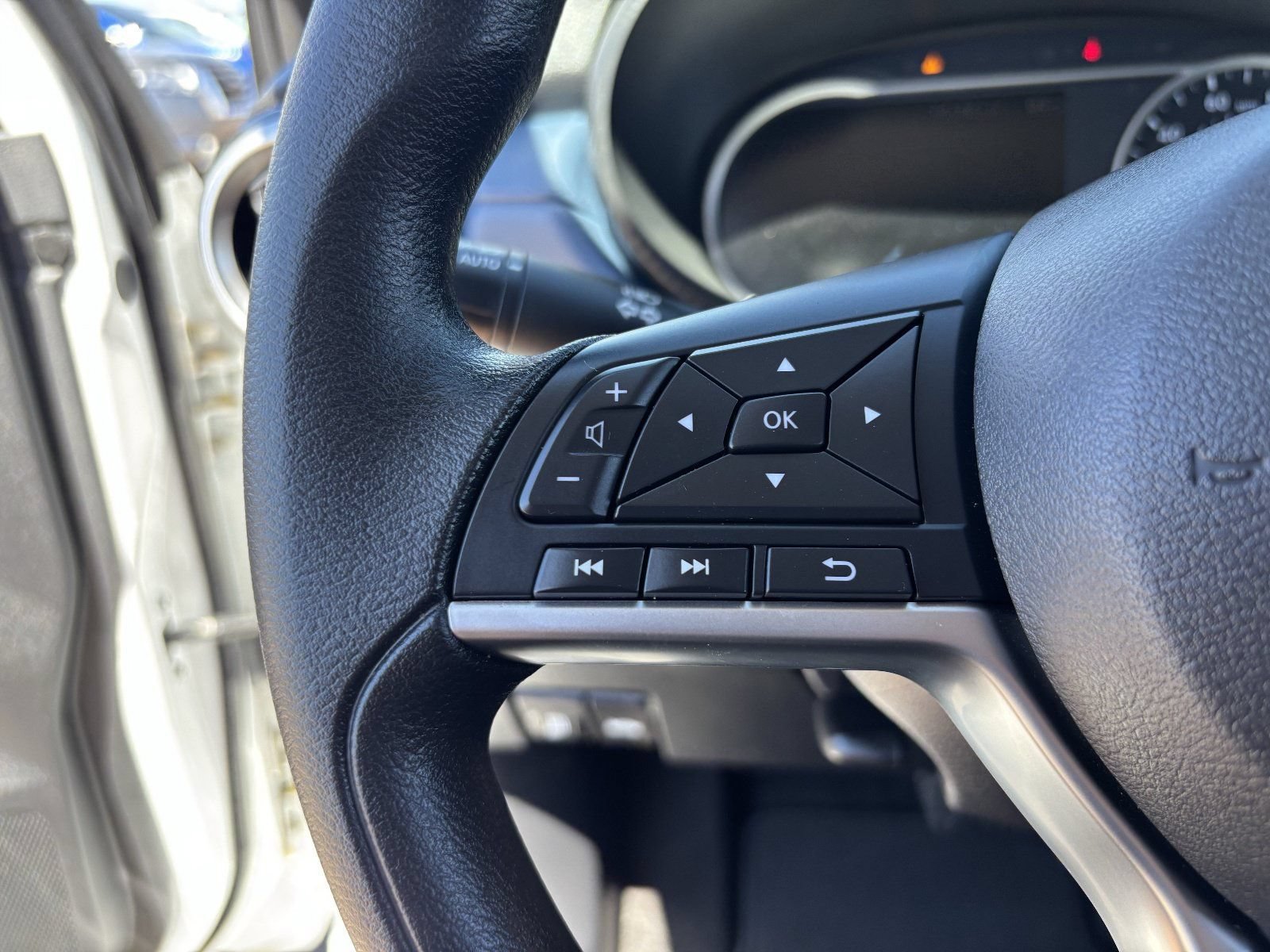 Used 2025 Nissan Versa SV w/ Trunk Package FWD image 28
