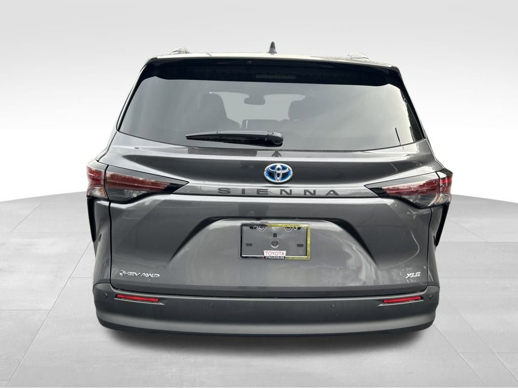 New 2025 Toyota Sienna XLE image 4
