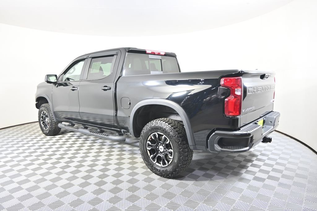 Used 2022 Chevrolet Silverado 1500 ZR2 w/ Technology Package AWD/4WD image 4