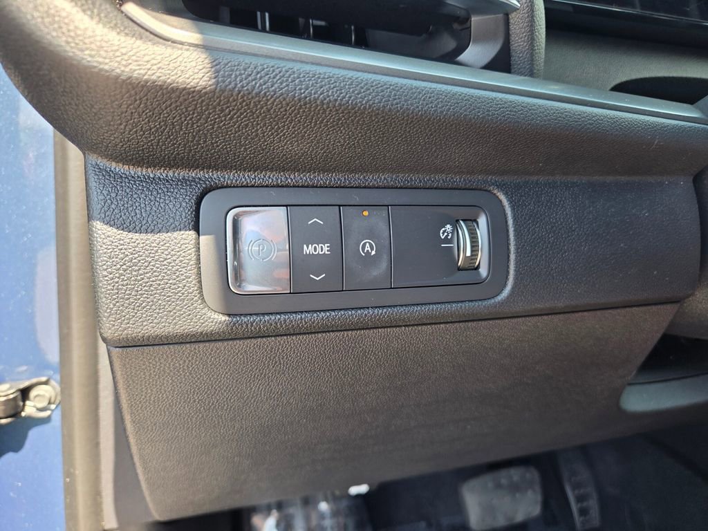 Used 2025 Chevrolet Traverse LT FWD image 21