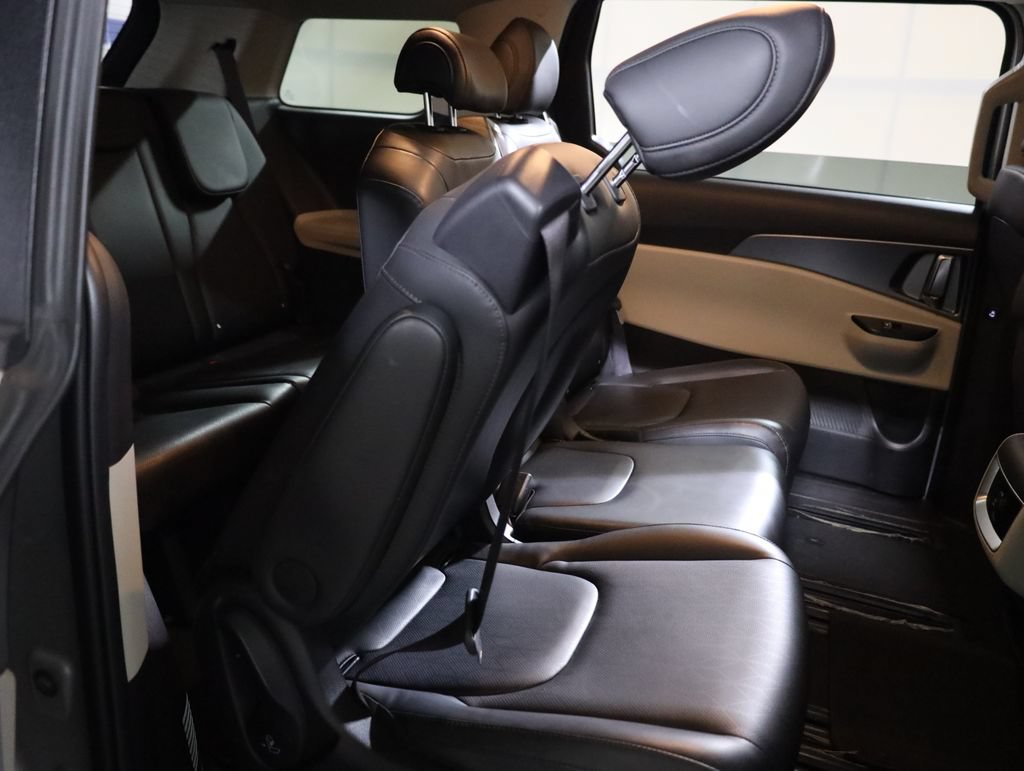 Used 2022 Kia Carnival LX FWD image 37