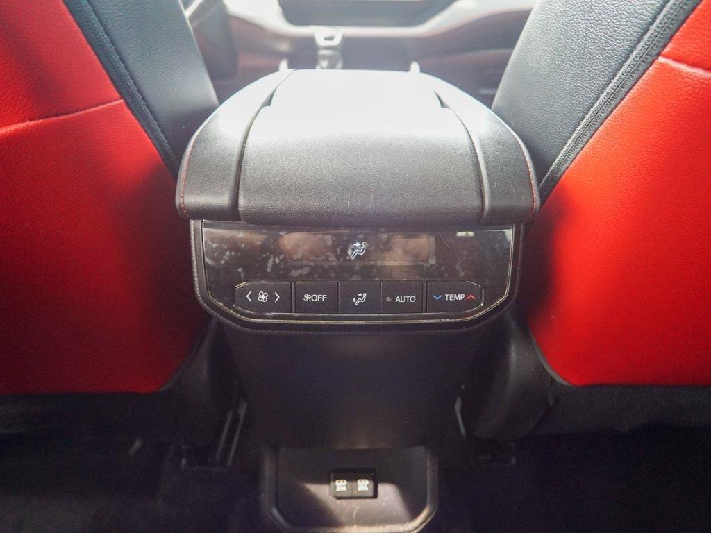 Used 2021 Toyota Highlander XSE FWD image 16