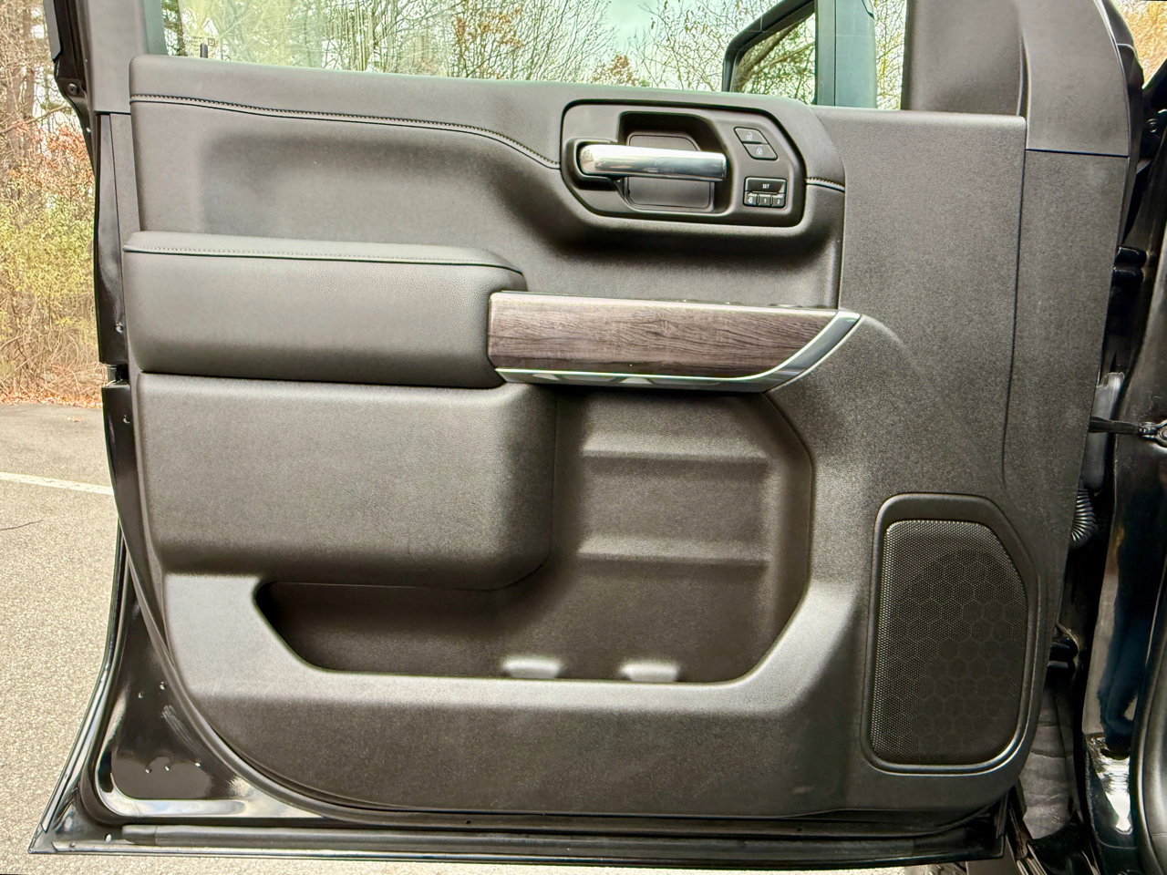 Used 2022 Chevrolet Silverado 2500 LTZ w/ LTZ Plus Package image 14